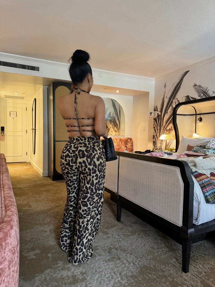 Lady in Leopard jumpsuit